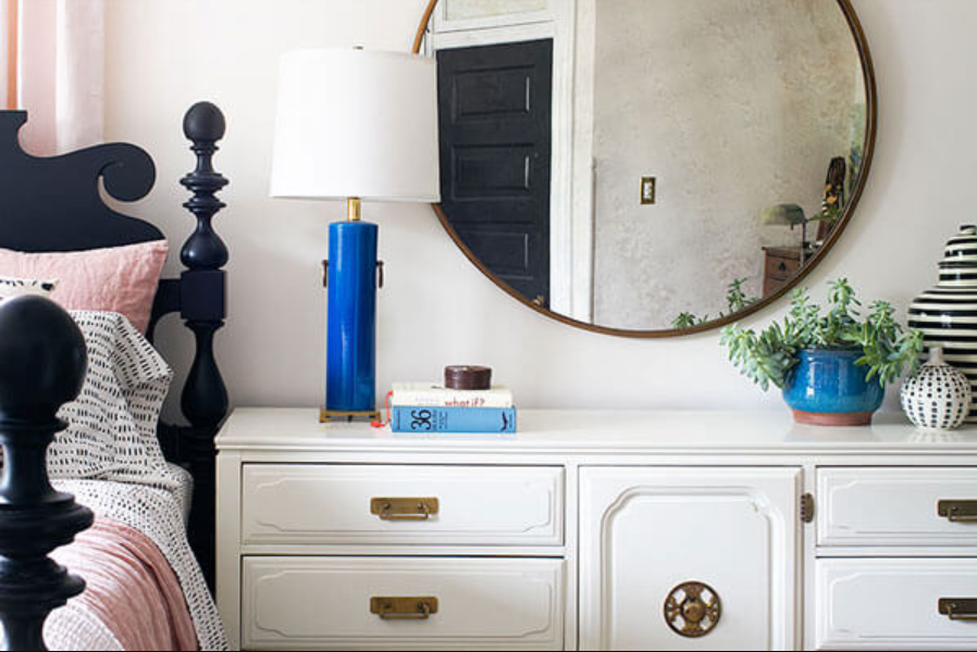 How to pick the right size wall mirror
